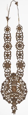 Lot 496 - Indian. An heraldic Zardozi ceremonial garland, 19th century