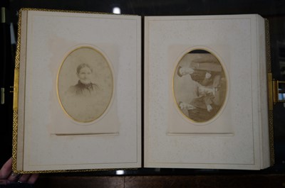 Lot 25 - Cartes de Visite. A group of over 200 cartes de visite and some cabinet cards, c. 1860s