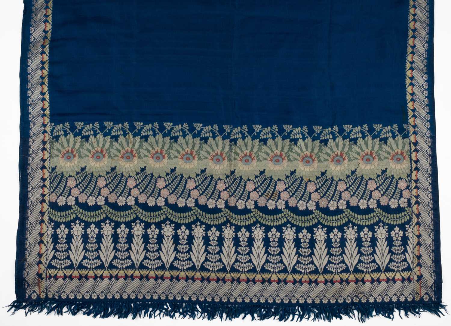 Lot 527 - Shawl. A Spitalfields silk stole, circa 1810-20