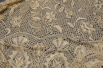 Lot 540 - Lace. A collection of lace, 19th and early 20th century