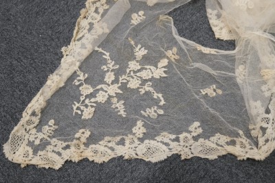 Lot 540 - Lace. A collection of lace, 19th and early 20th century