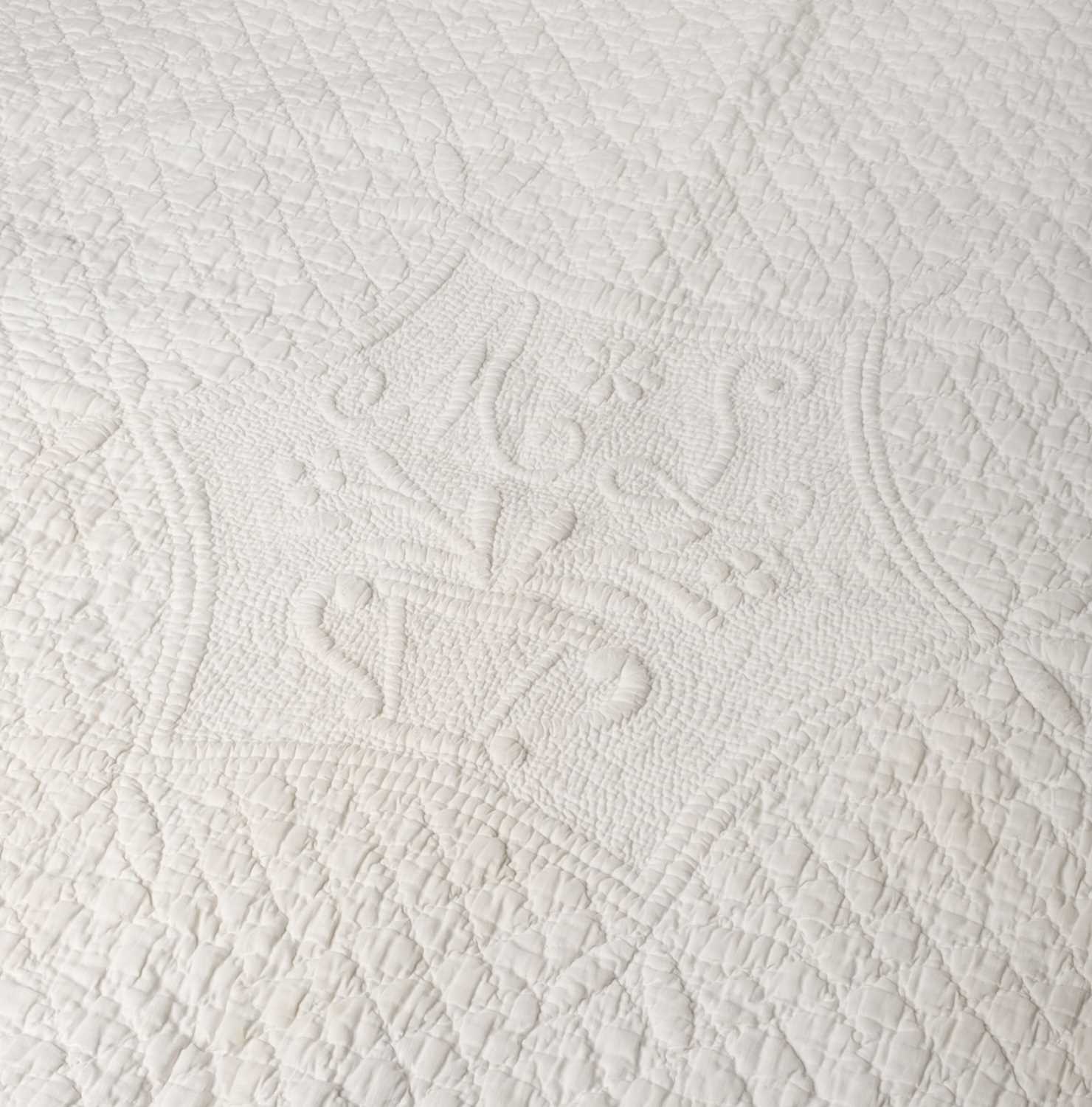 Lot 514 - Quilt. A trapunto quilt, late 18th/early 19th century, & 2 other white quilts