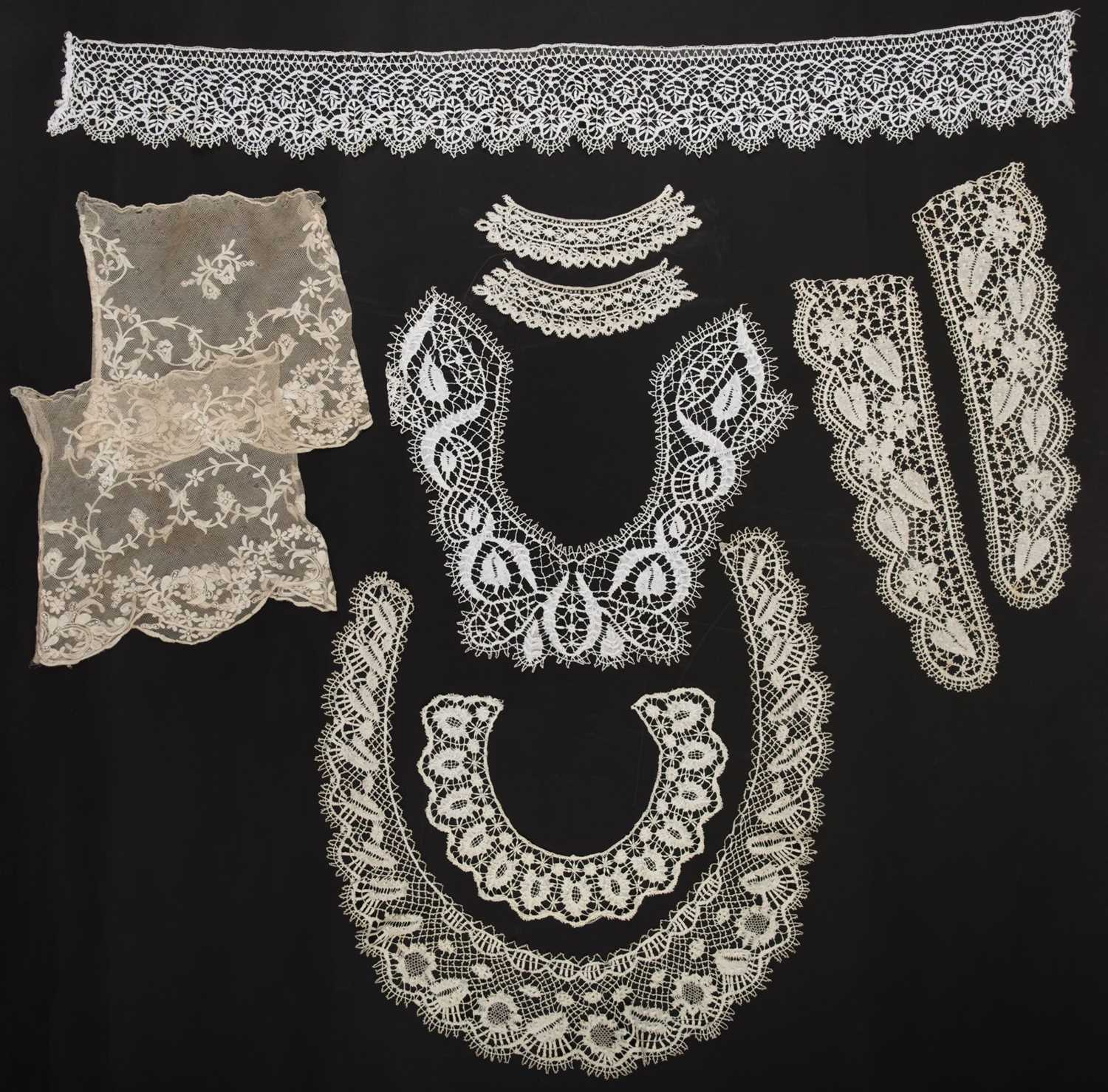 Lot 302 - Bedfordshire. A group of lace items, mid 19th-early 20th century, & Buckinghamshire lace