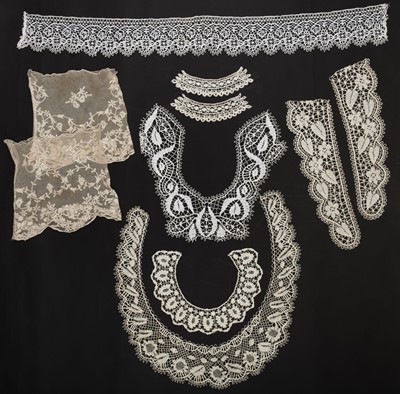 Lot 302 - Bedfordshire. A group of lace items, mid 19th-early 20th century, & Buckinghamshire lace