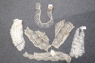 Lot 302 - Bedfordshire. A group of lace items, mid 19th-early 20th century, & Buckinghamshire lace