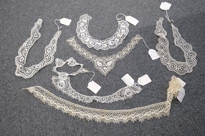 Lot 302 - Bedfordshire. A group of lace items, mid 19th-early 20th century, & Buckinghamshire lace