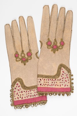 Lot 269 - Clothing. A pair of child's gloves, probably late 19th century