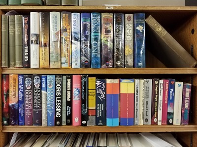 Lot 374 - Fantasy & Science Fiction. A quantity of modern fantasy & science fiction