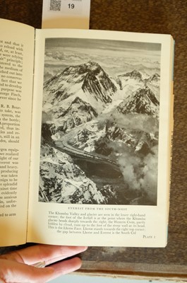 Lot 19 - Hunt (John). The Ascent of Everest, 1st edition, London: Hodder & Stoughton, 1953