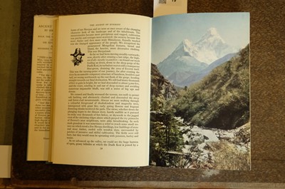 Lot 19 - Hunt (John). The Ascent of Everest, 1st edition, London: Hodder & Stoughton, 1953