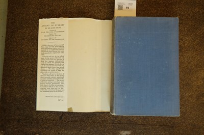 Lot 19 - Hunt (John). The Ascent of Everest, 1st edition, London: Hodder & Stoughton, 1953