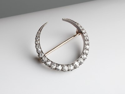Lot 499 - Brooch. A Victorian diamond crescent brooch