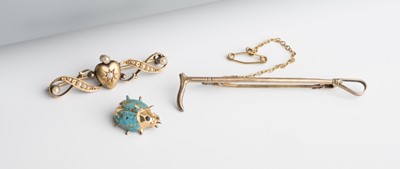Lot 498 - Brooch. A Victorian 15ct gold diamond and pearl brooch