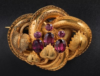 Lot 500 - Brooch. A Victorian yellow metal garnet brooch