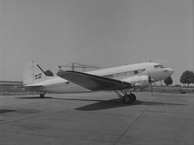 Lot 8 - Aviation negatives. Black and white negatives, circa 1934-2002, approximately 24,500