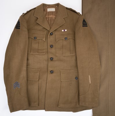 Lot 505 - WWI uniform. A WWI officer's uniform belonging to Captain Arthur Noel Cranswick, M.C.