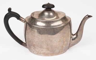 Lot 420 - Teapot. A Victorian silver bachelor's teapot by Holland, Son and Slater, London 1879