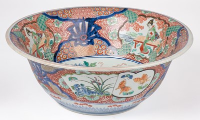 Lot 586 - Famille Verte. A substantial Chinese famille verte porcelain bowl