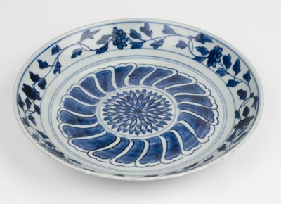 Lot 582 - Chinese Dish. A Chinese blue and white porcelain dish, Ming dynasty