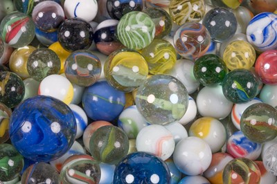 Lot 525 - Marbles. A large collection of glass marbles (several hundred)