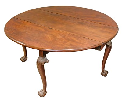 Lot 499 - Table. George III style mahogany drop leaf table