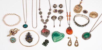 Lot 446 - Costume Jewellery. A mixed collection including a 17K gold dress ring