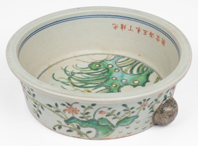 Lot 584 - Chinese Stand. A Chinese porcelain famille verte stand