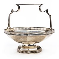 Lot 293 - Basket.