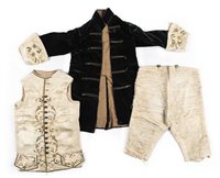 Lot 433 - Infant's clothing.