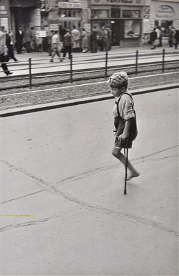 Lot 142 - Cartier-Bresson, Henri, 1908-2004